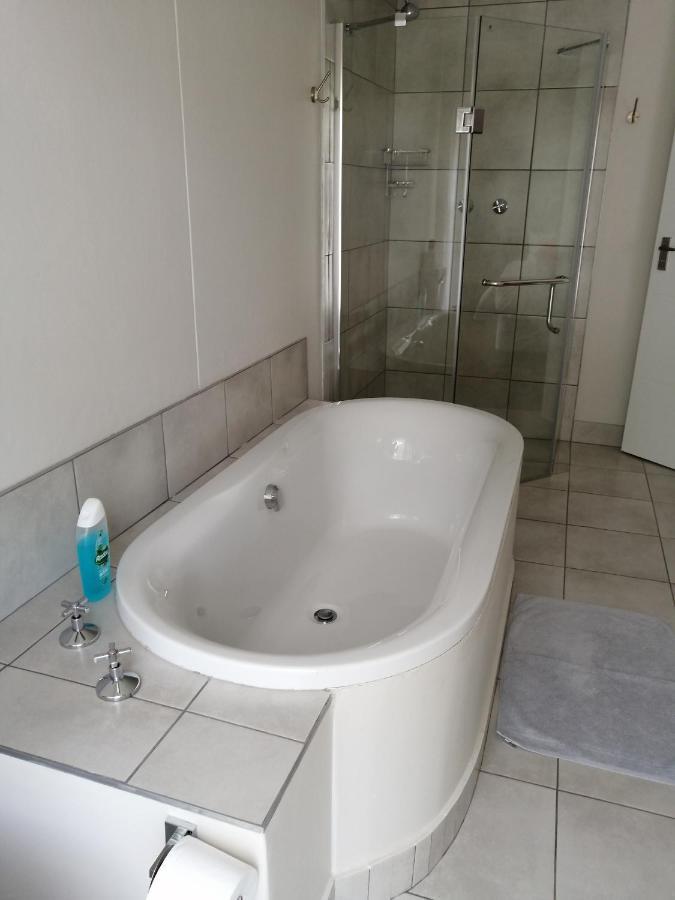 Park Living Guesthouse Bloemfontein Bagian luar foto