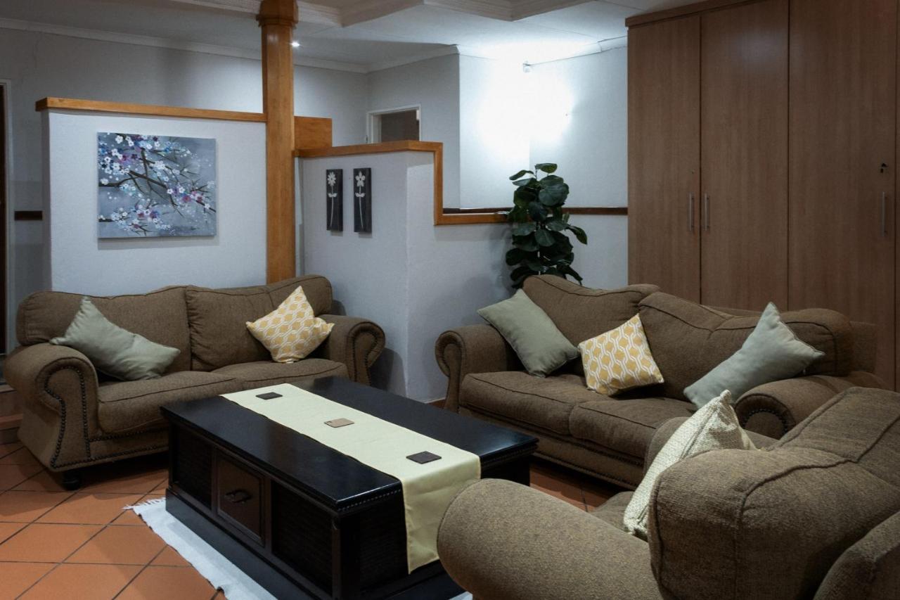 Park Living Guesthouse Bloemfontein Bagian luar foto