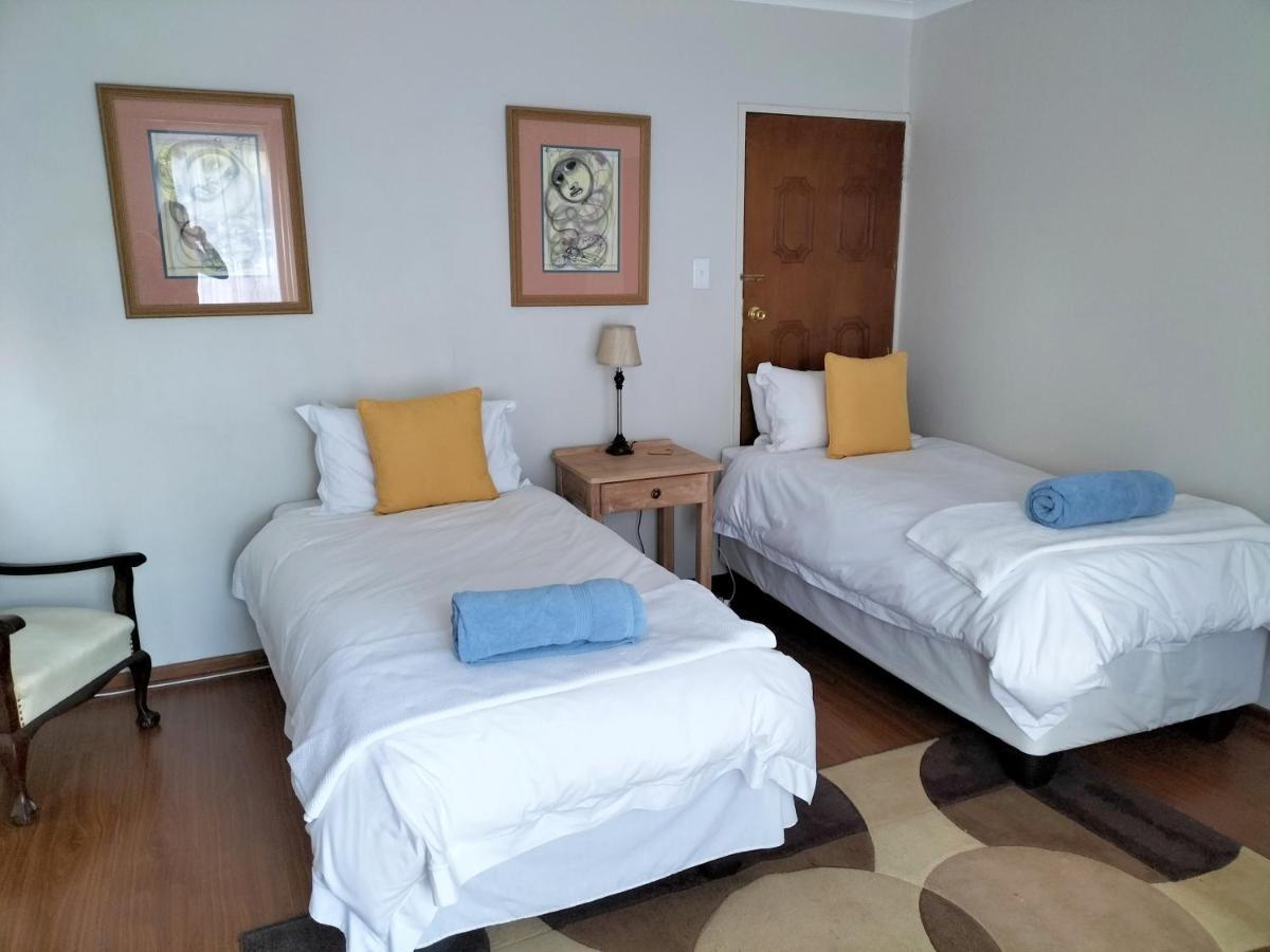 Park Living Guesthouse Bloemfontein Bagian luar foto