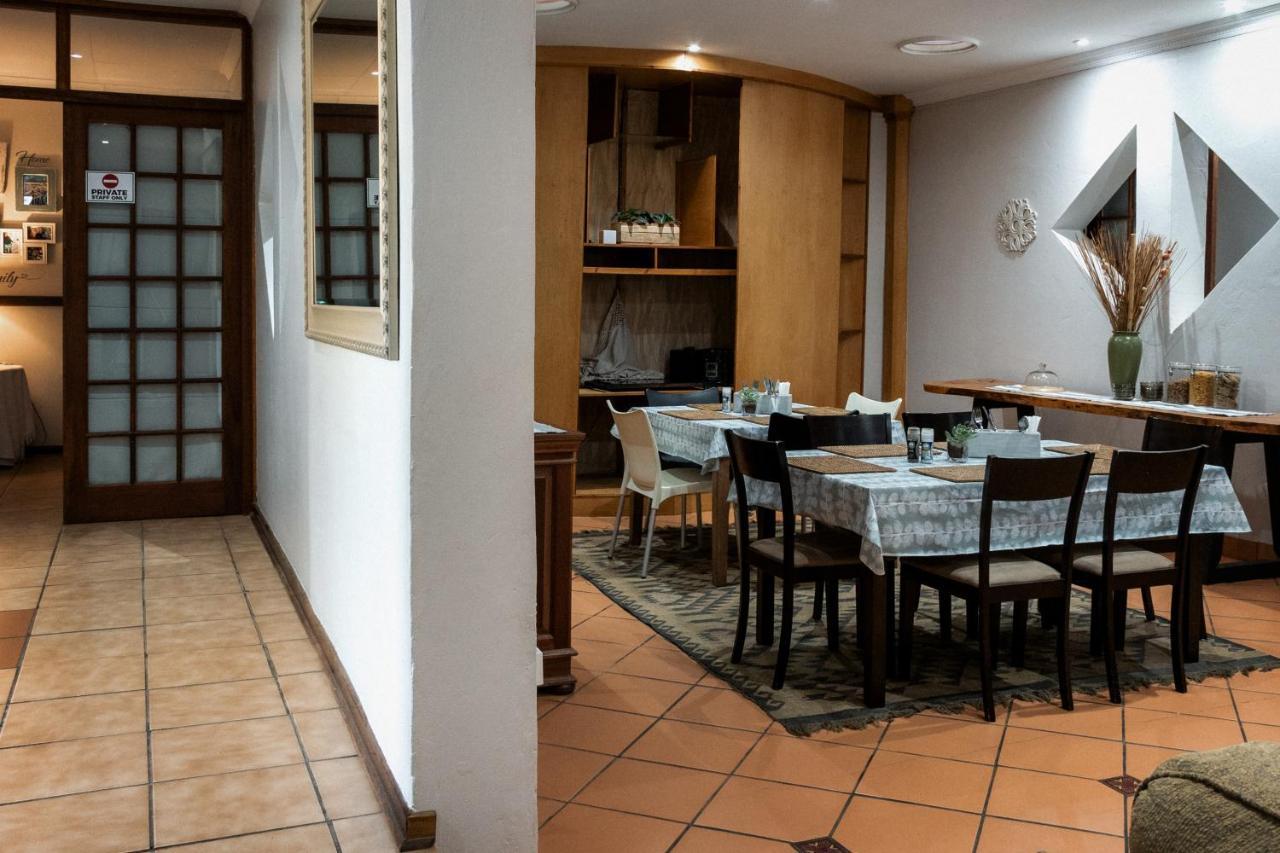 Park Living Guesthouse Bloemfontein Bagian luar foto