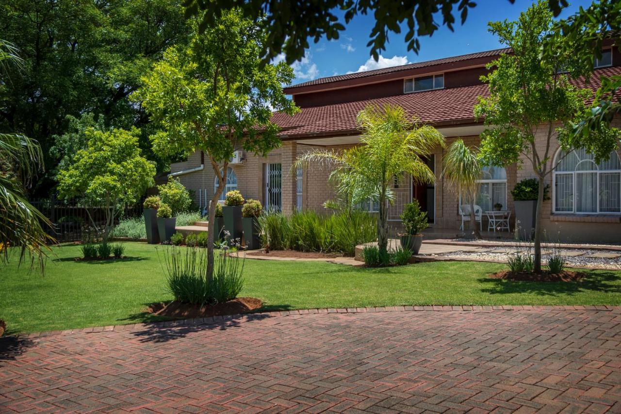 Park Living Guesthouse Bloemfontein Bagian luar foto